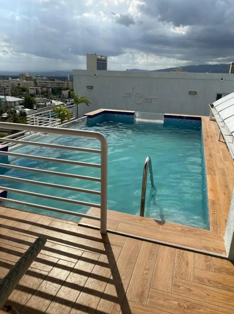 Cosmopolitan Retreat - New Kingston Apartment