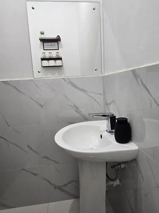 Cosmopolitan Retreat - New Kingston Apartment