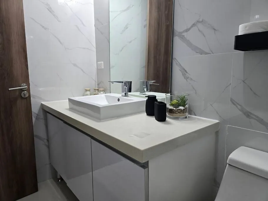 Cosmopolitan Retreat - New Kingston Apartment 0*,  Jamaica