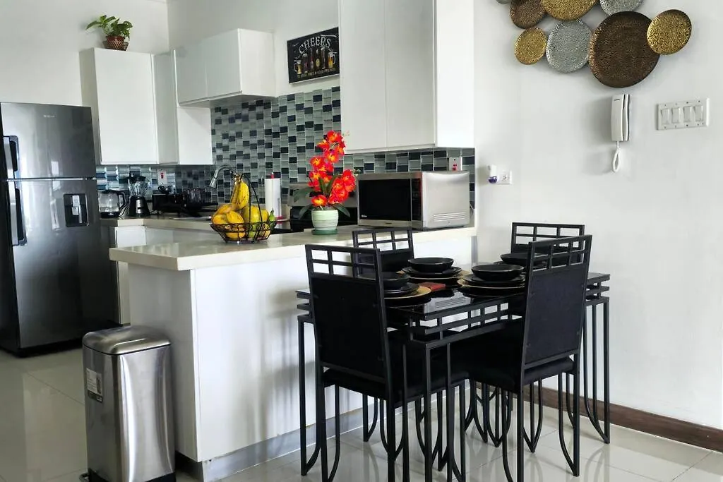 Cosmopolitan Retreat - New Kingston Apartment