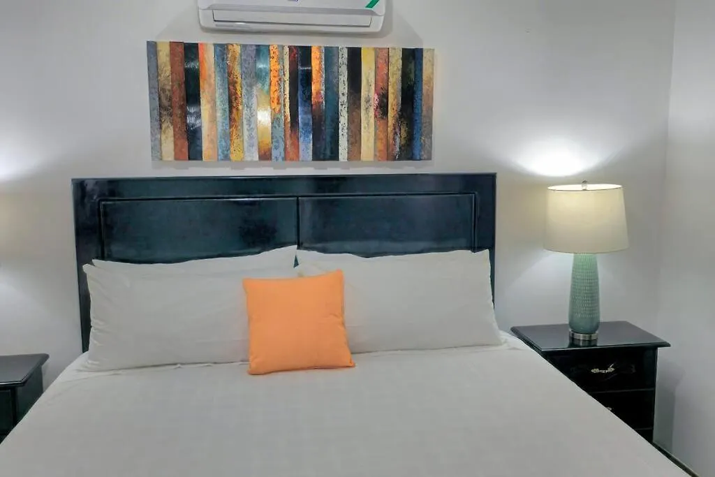 Cosmopolitan Retreat - New Kingston Apartment