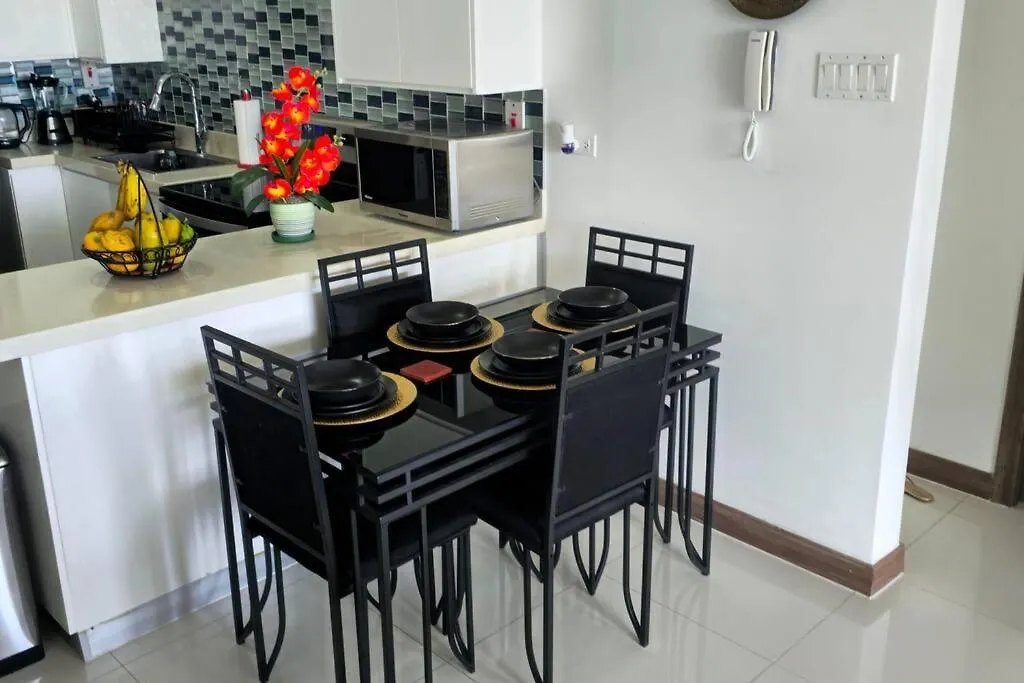 Cosmopolitan Retreat - New Kingston Apartment