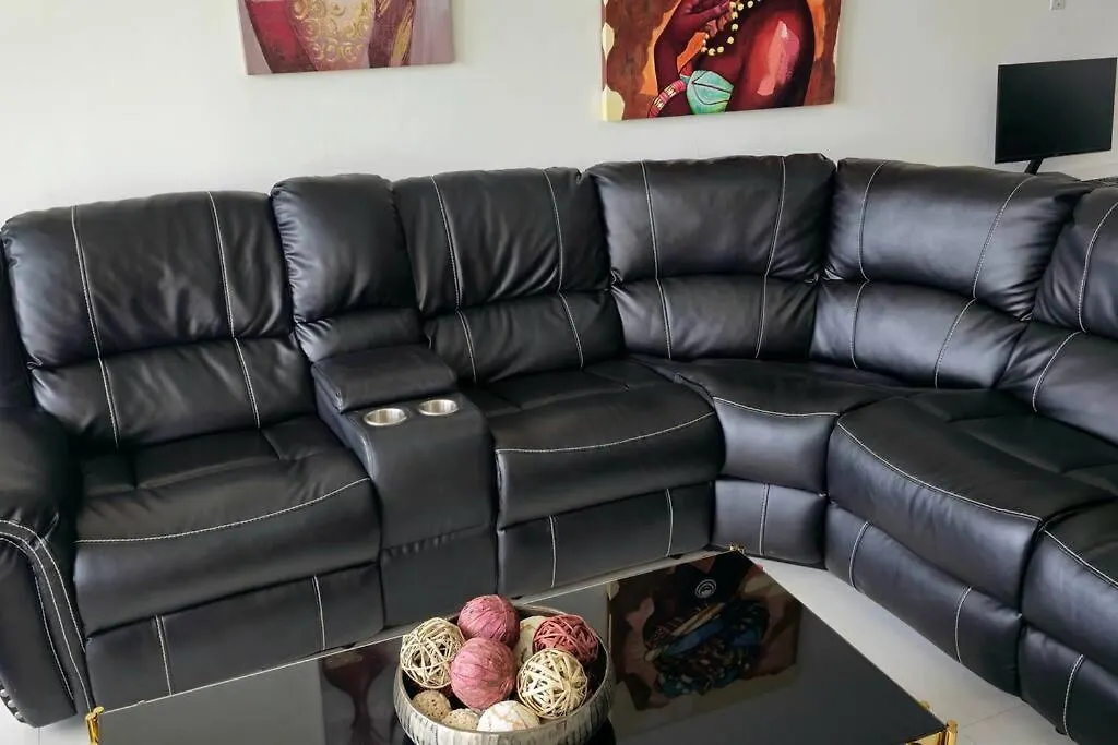 Cosmopolitan Retreat - New Kingston Apartment