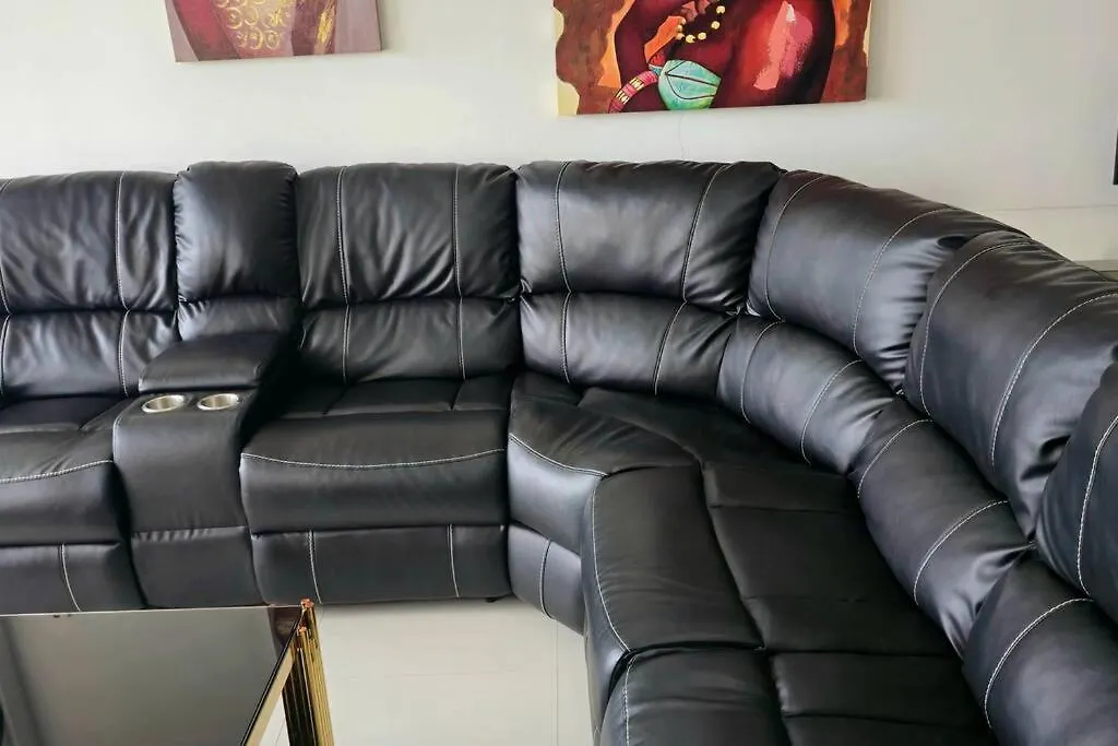 Cosmopolitan Retreat - New Kingston Apartment